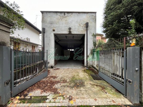 locale di sgombero in vendita a Vimercate in zona Centro Storico