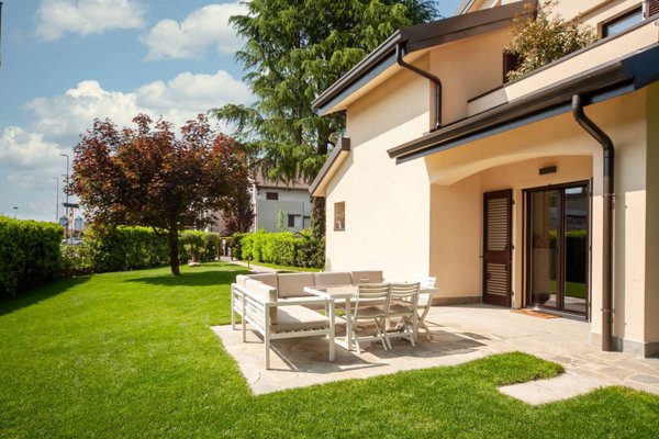 casa indipendente in vendita a Vimercate in zona Oreno