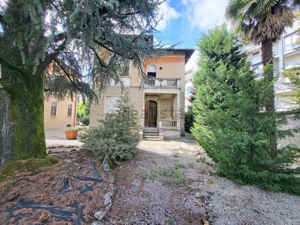 casa indipendente in vendita a Vimercate in zona Centro Storico