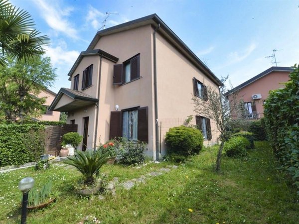casa indipendente in vendita a Vimercate in zona Velasca