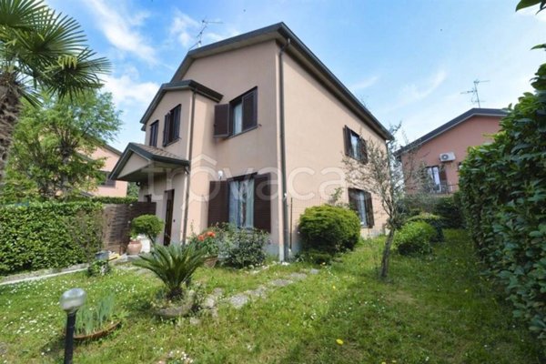 casa indipendente in vendita a Vimercate in zona Velasca
