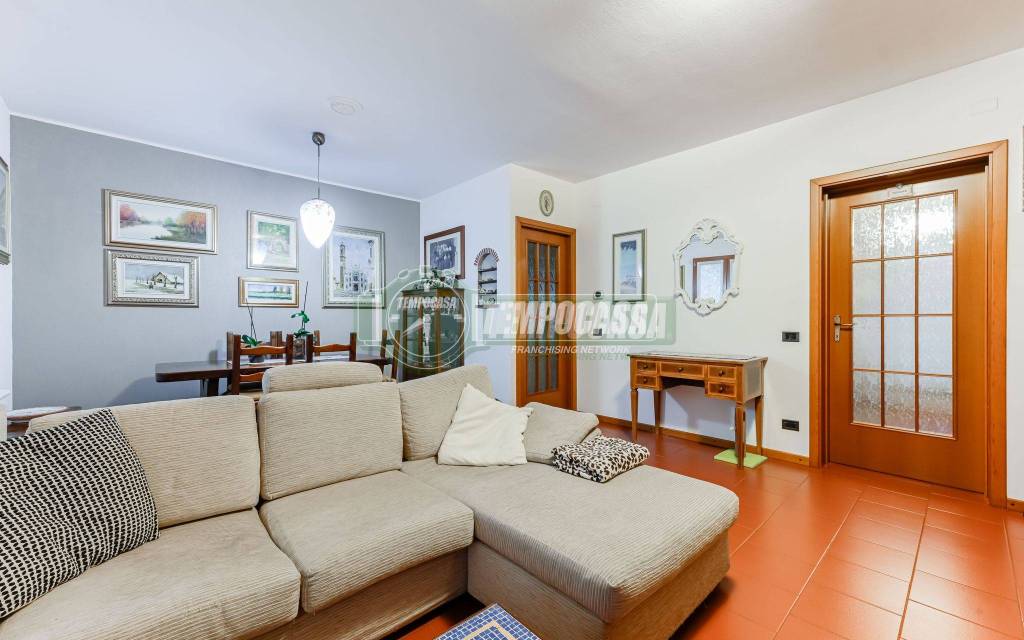 appartamento in vendita a Vimercate in zona Velasca