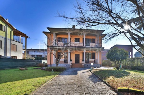 casa indipendente in vendita a Vimercate
