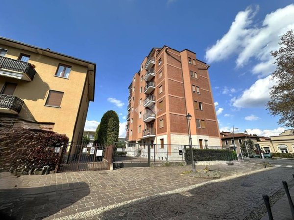 appartamento in vendita a Vimercate in zona Centro Storico