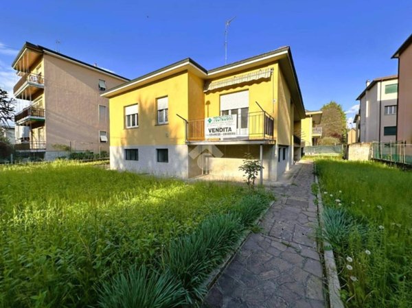 casa indipendente in vendita a Vimercate