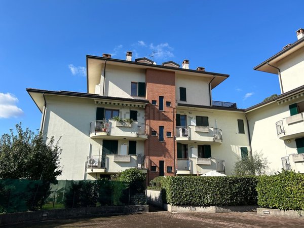 appartamento in vendita a Vimercate in zona Velasca