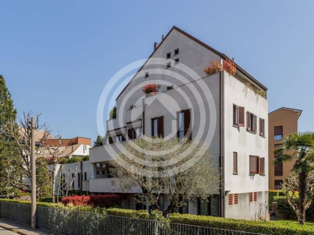 appartamento in vendita a Vimercate in zona Centro Storico