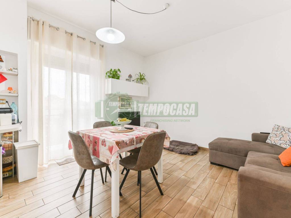 appartamento in vendita a Vimercate in zona Oreno
