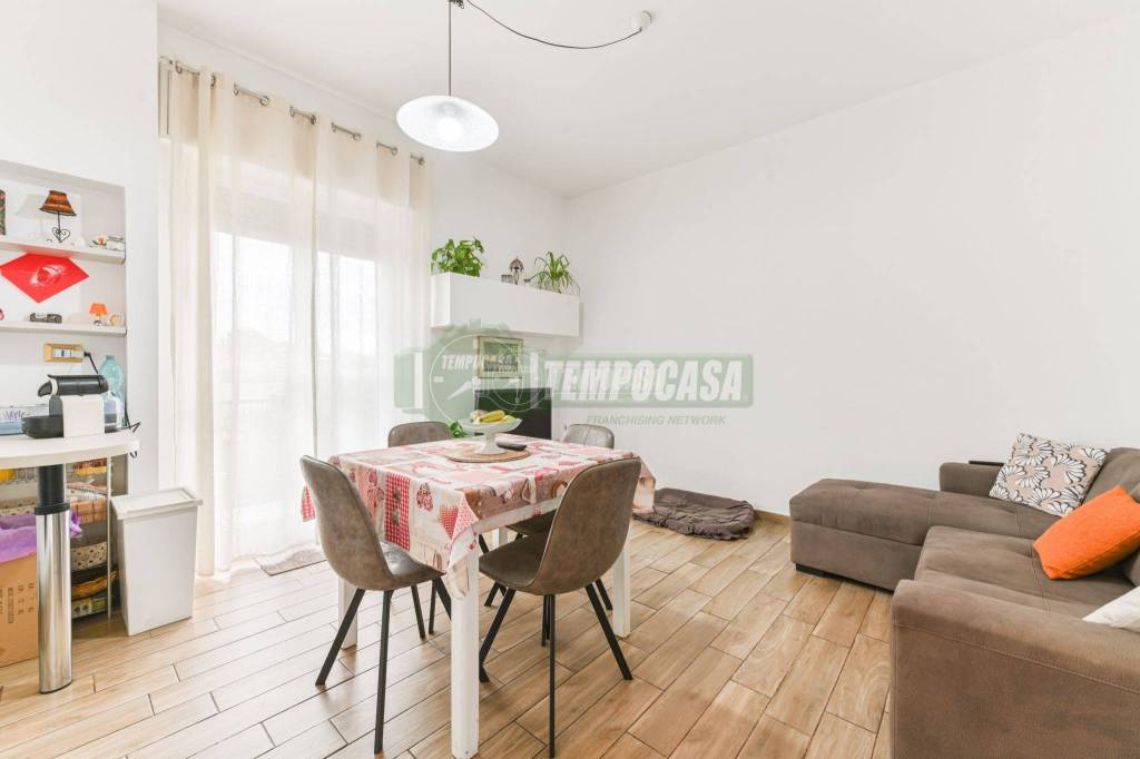 appartamento in vendita a Vimercate in zona Oreno