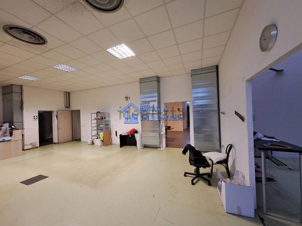 negozio in vendita a Vimercate