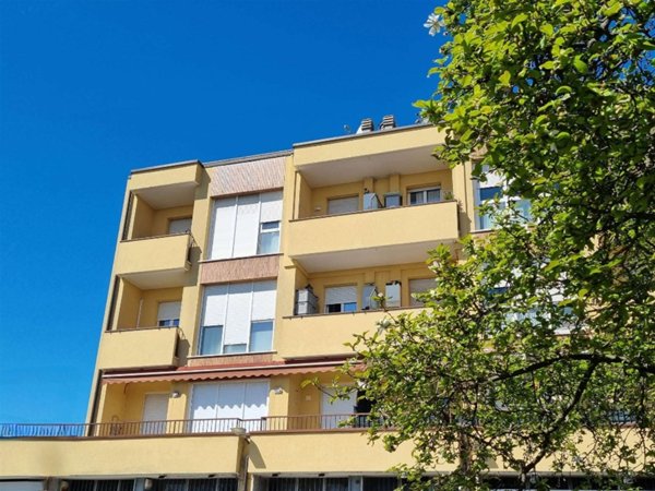 appartamento in vendita a Vimercate in zona Centro Storico