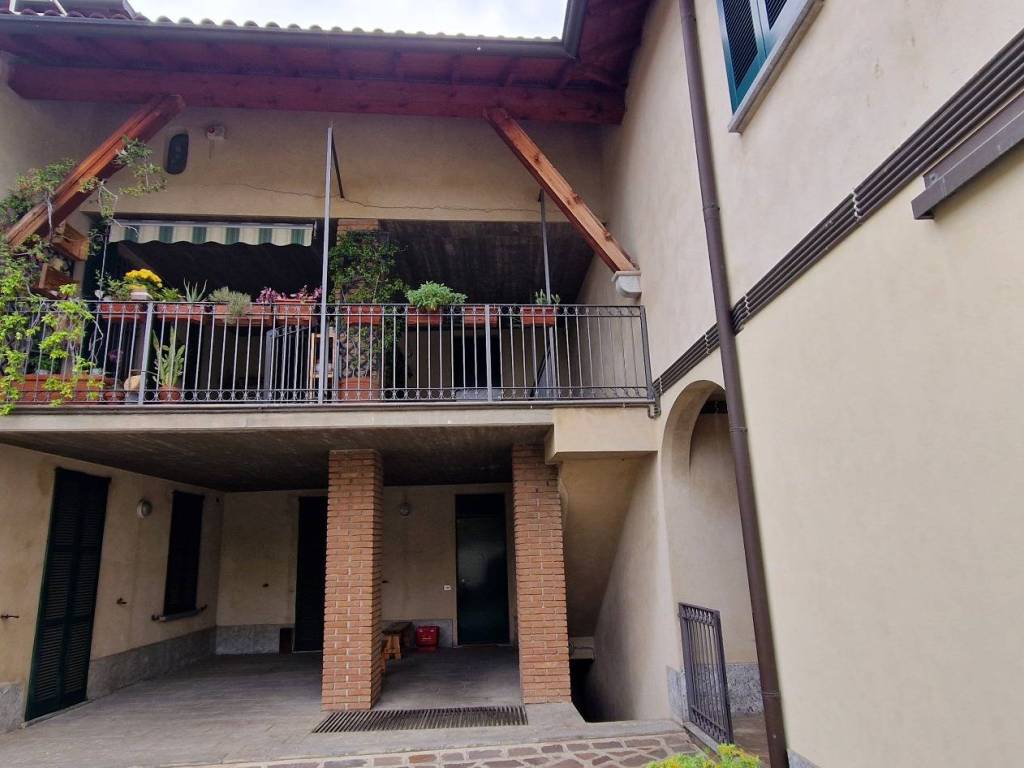 appartamento in vendita a Vimercate in zona Centro Storico