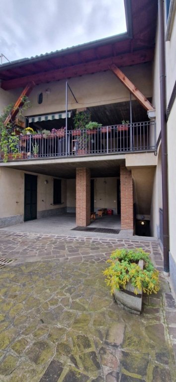 appartamento in vendita a Vimercate in zona Centro Storico