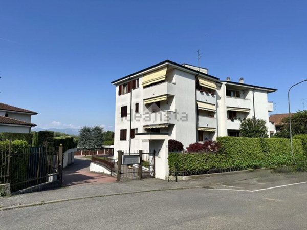 appartamento in vendita a Vimercate in zona Ruginello / Oldaniga
