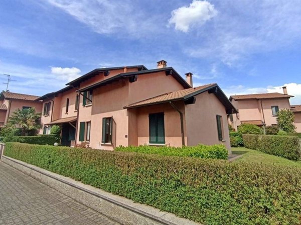 casa indipendente in vendita a Vimercate in zona Oreno