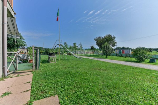 casa indipendente in vendita a Vimercate in zona Velasca