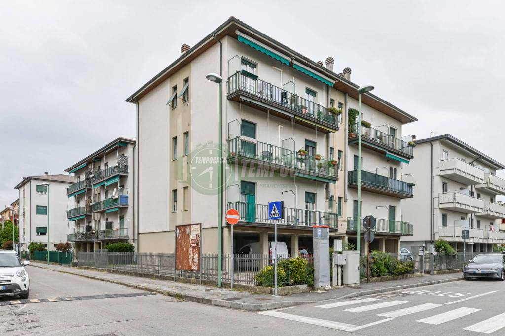 appartamento in vendita a Vimercate in zona Oreno