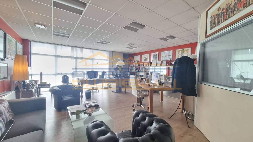 ufficio in vendita a Vimercate in zona Oreno