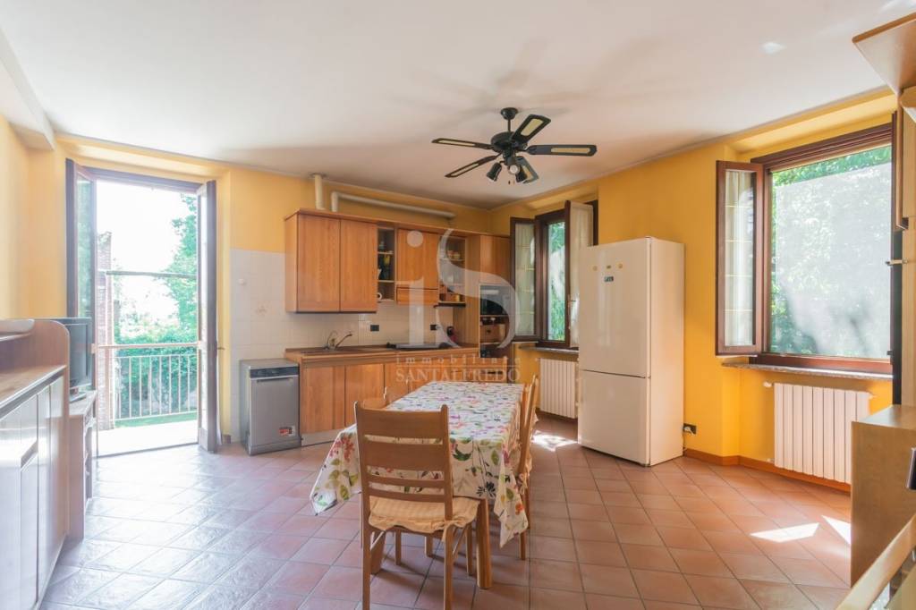 appartamento in vendita a Vimercate in zona Oreno