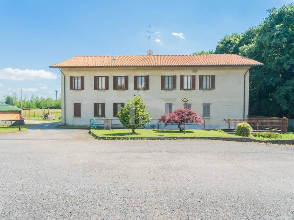 appartamento in vendita a Vimercate in zona Oreno