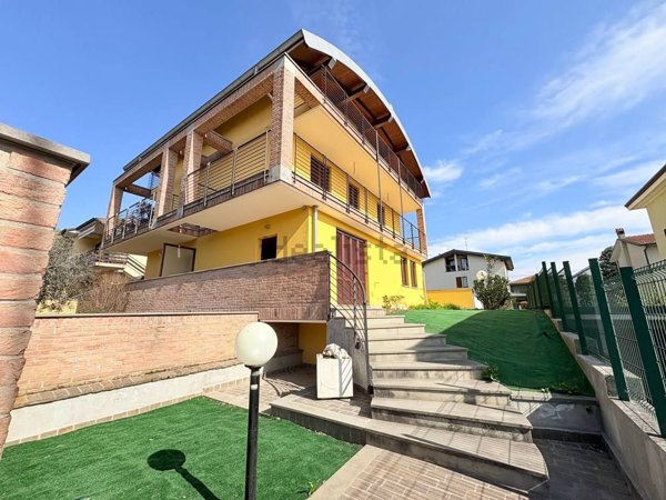 casa indipendente in vendita a Vimercate in zona Velasca