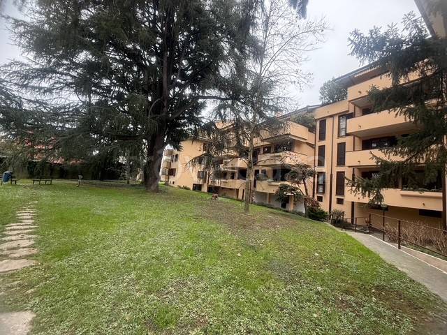 appartamento in vendita a Vimercate in zona Centro Storico