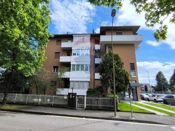 appartamento in vendita a Vimercate in zona Centro Storico