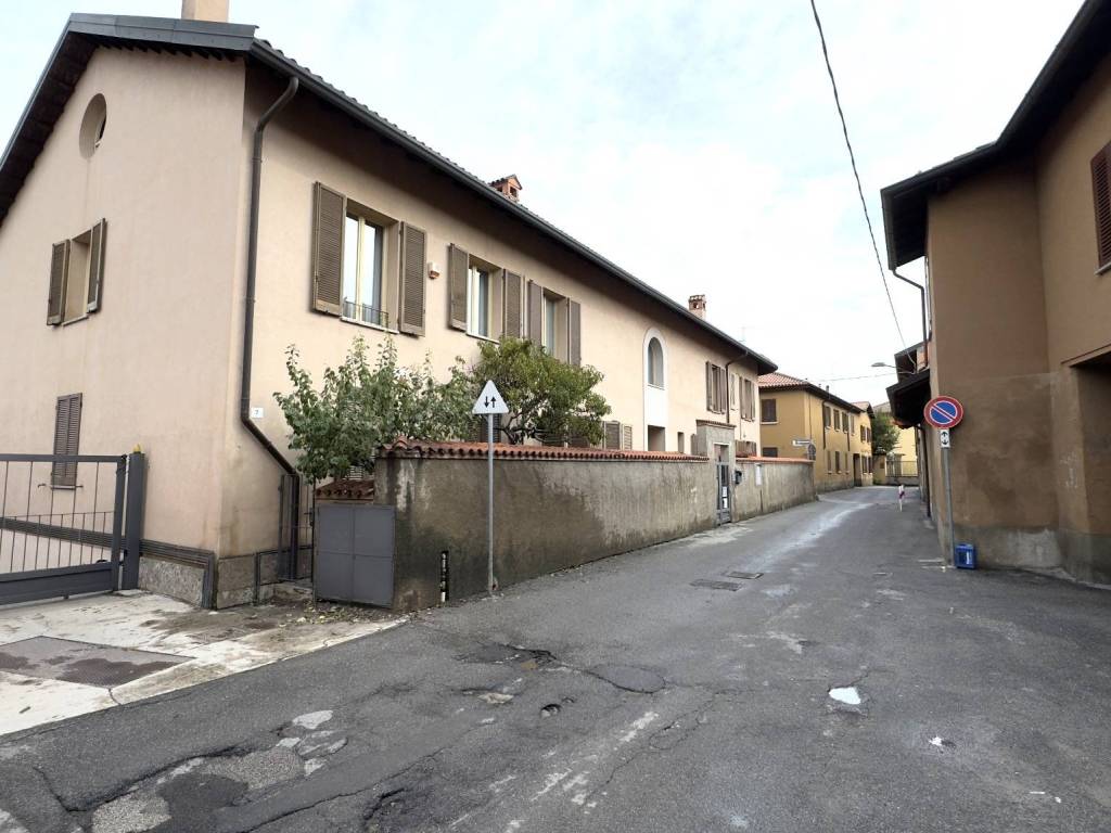 appartamento in vendita a Vimercate in zona Oreno