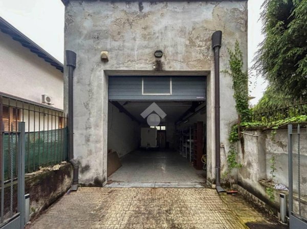locale commerciale in vendita a Vimercate