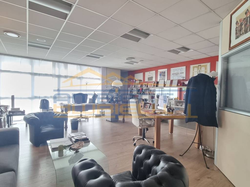 ufficio in vendita a Vimercate in zona Oreno