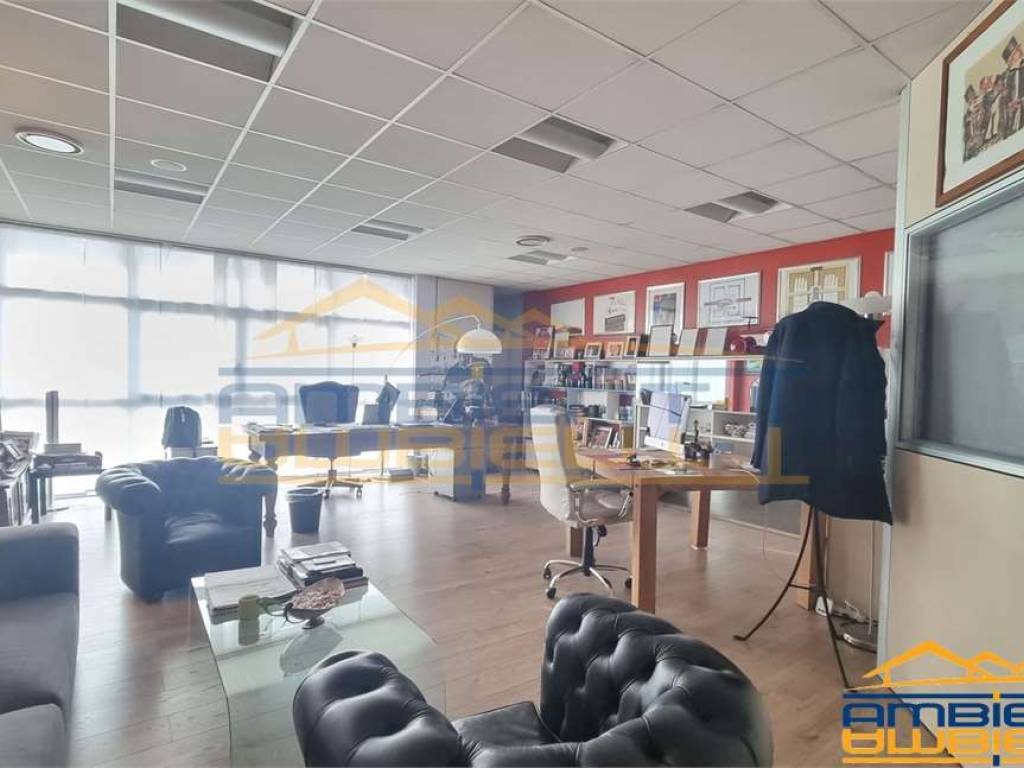 ufficio in vendita a Vimercate in zona Velasca
