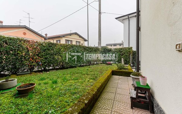 casa indipendente in vendita a Vimercate
