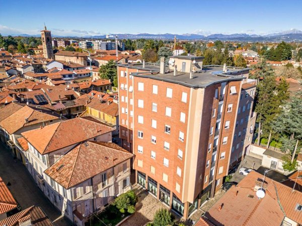 appartamento in vendita a Vimercate in zona Centro Storico