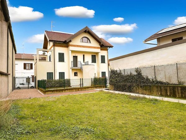 appartamento in vendita a Vimercate in zona Velasca