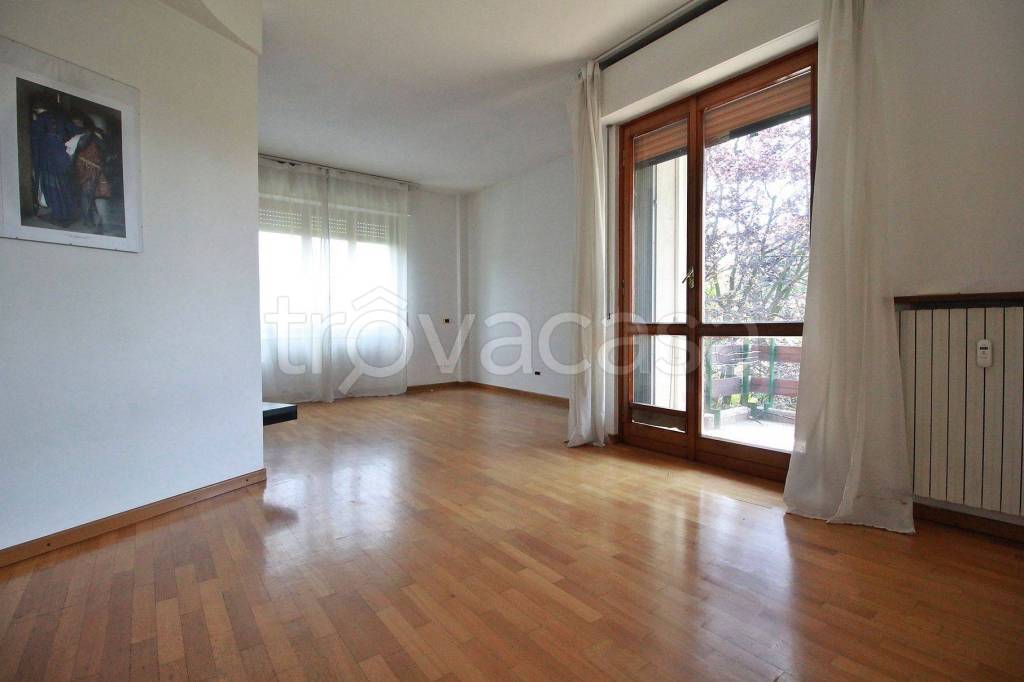 appartamento in vendita a Vimercate in zona Oreno