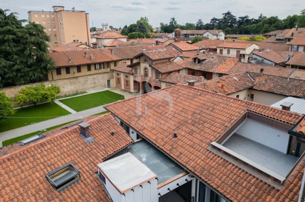 appartamento in vendita a Vimercate in zona Centro Storico