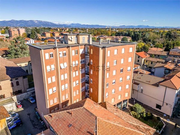 appartamento in vendita a Vimercate in zona Centro Storico