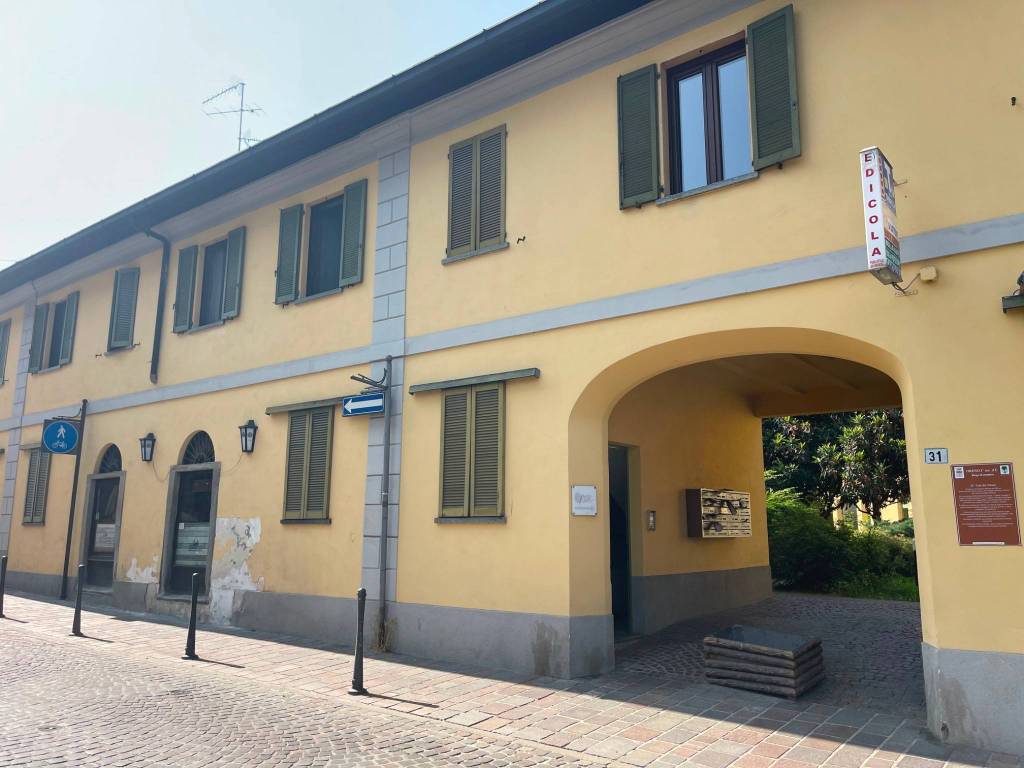 appartamento in vendita a Vimercate in zona Oreno