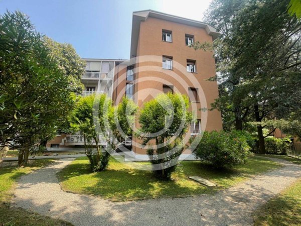 appartamento in vendita a Vimercate in zona Centro Storico
