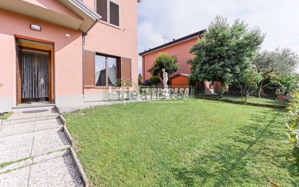 casa indipendente in vendita a Vimercate in zona Velasca