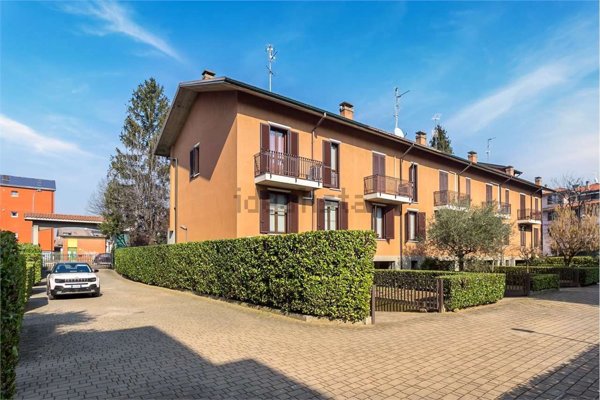 casa indipendente in vendita a Vimercate in zona Centro Storico