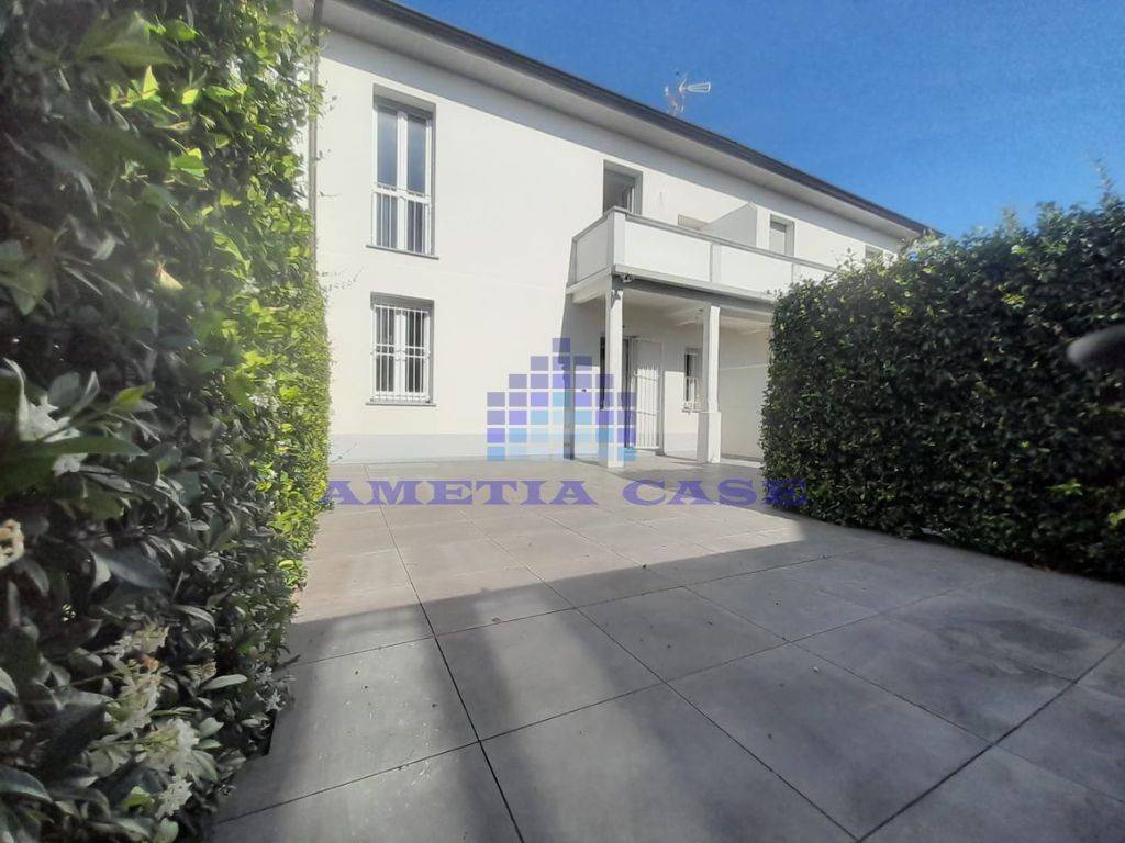 casa indipendente in vendita a Vimercate in zona Centro Storico