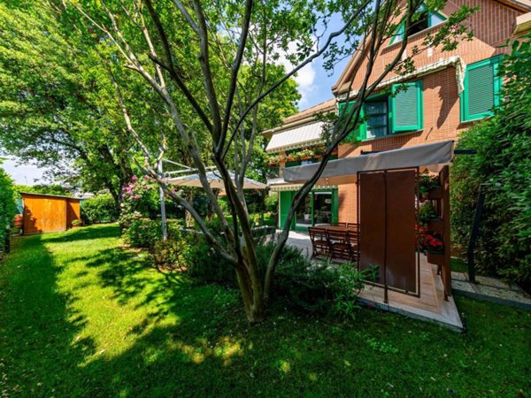 casa indipendente in vendita a Vimercate