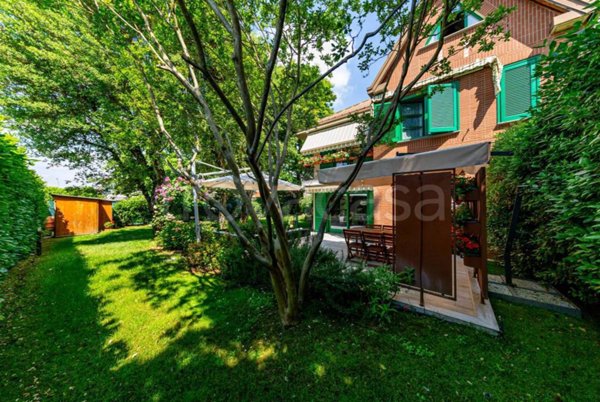 casa indipendente in vendita a Vimercate
