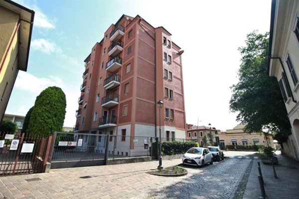 appartamento in vendita a Vimercate in zona Centro Storico