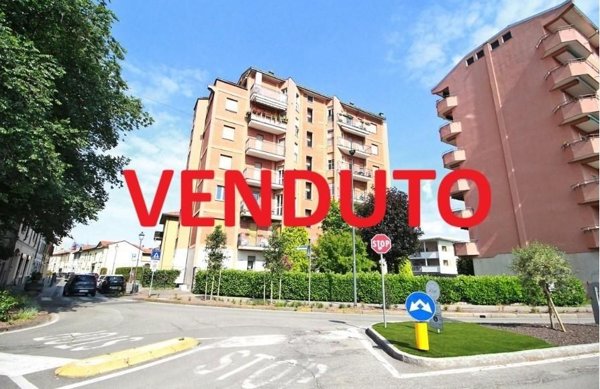appartamento in vendita a Vimercate in zona Centro Storico