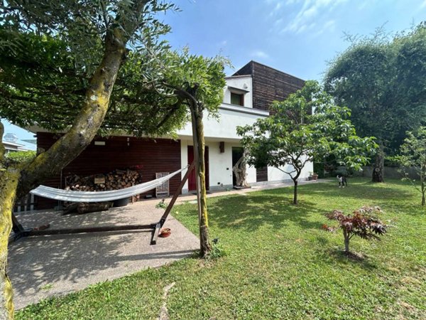 casa indipendente in vendita a Vimercate