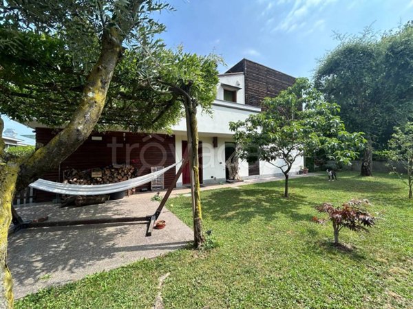 casa indipendente in vendita a Vimercate