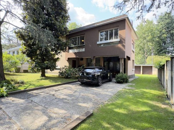 casa indipendente in vendita a Vimercate
