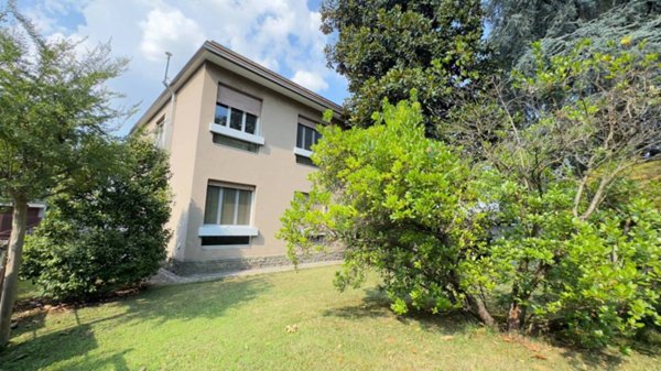 casa indipendente in vendita a Vimercate